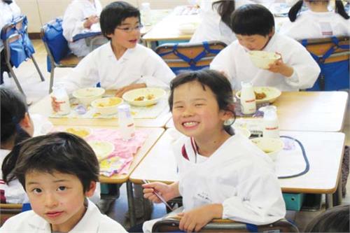 یک مدرسه ژاپنى در هشت پرده